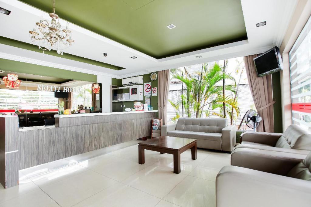 Sejati Hotel Sitiawan Exterior photo