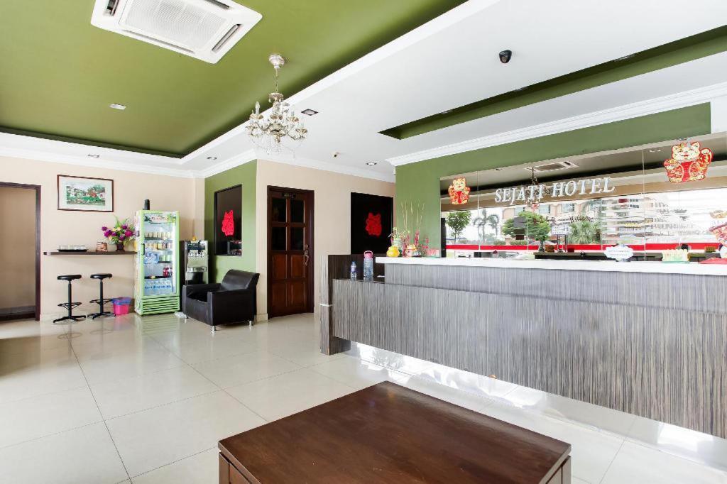Sejati Hotel Sitiawan Exterior photo